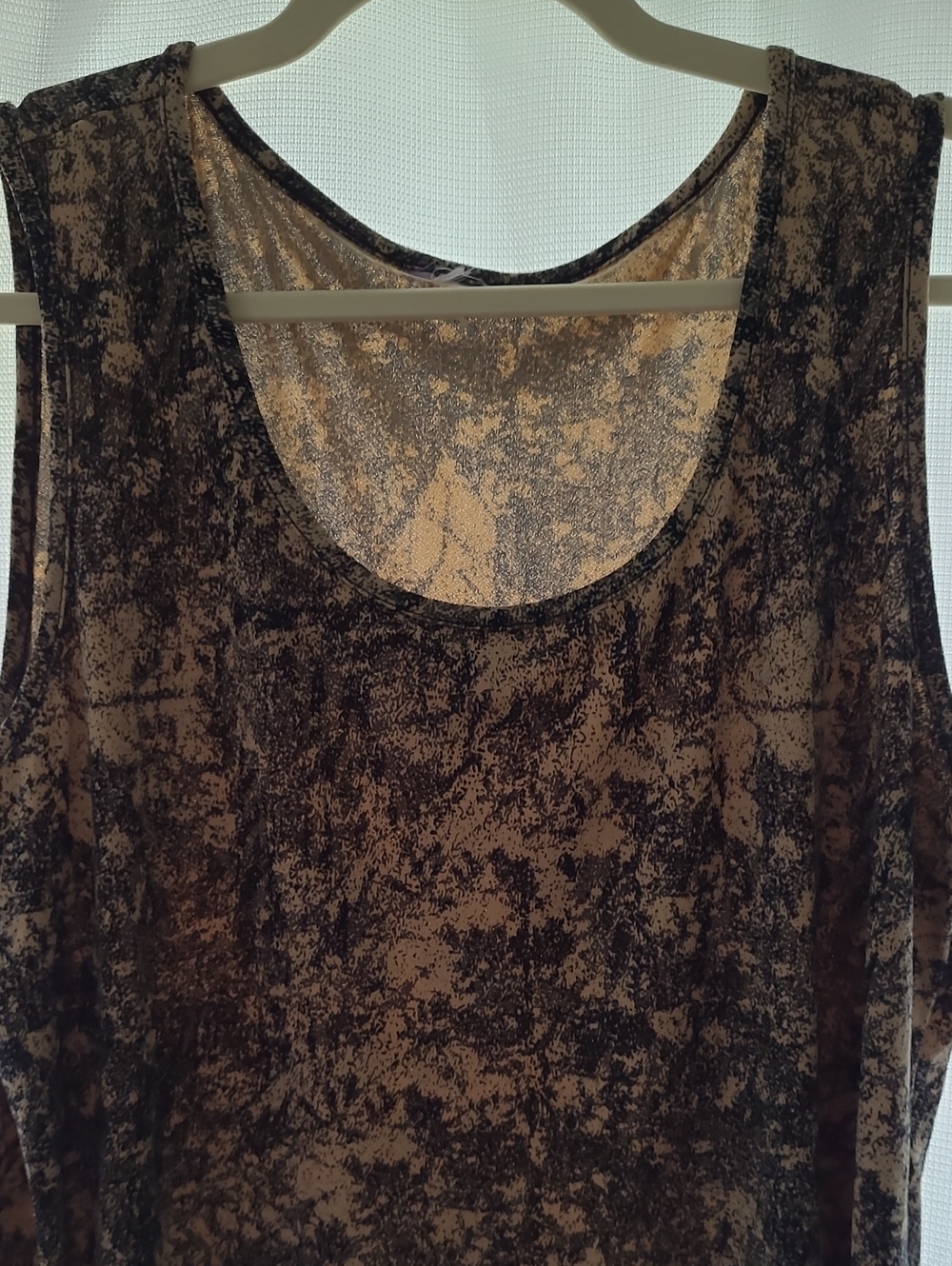 Women’s Sleeveless Scoop Neck Tank Top - Brown/Black Pattern. Large Petite.